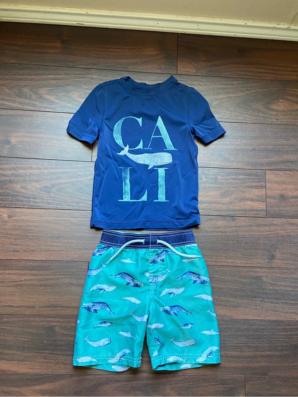 OLD NAVY NARWHAL SWIM SUIT SHIRT AND SHORTS SET BOY 4Y